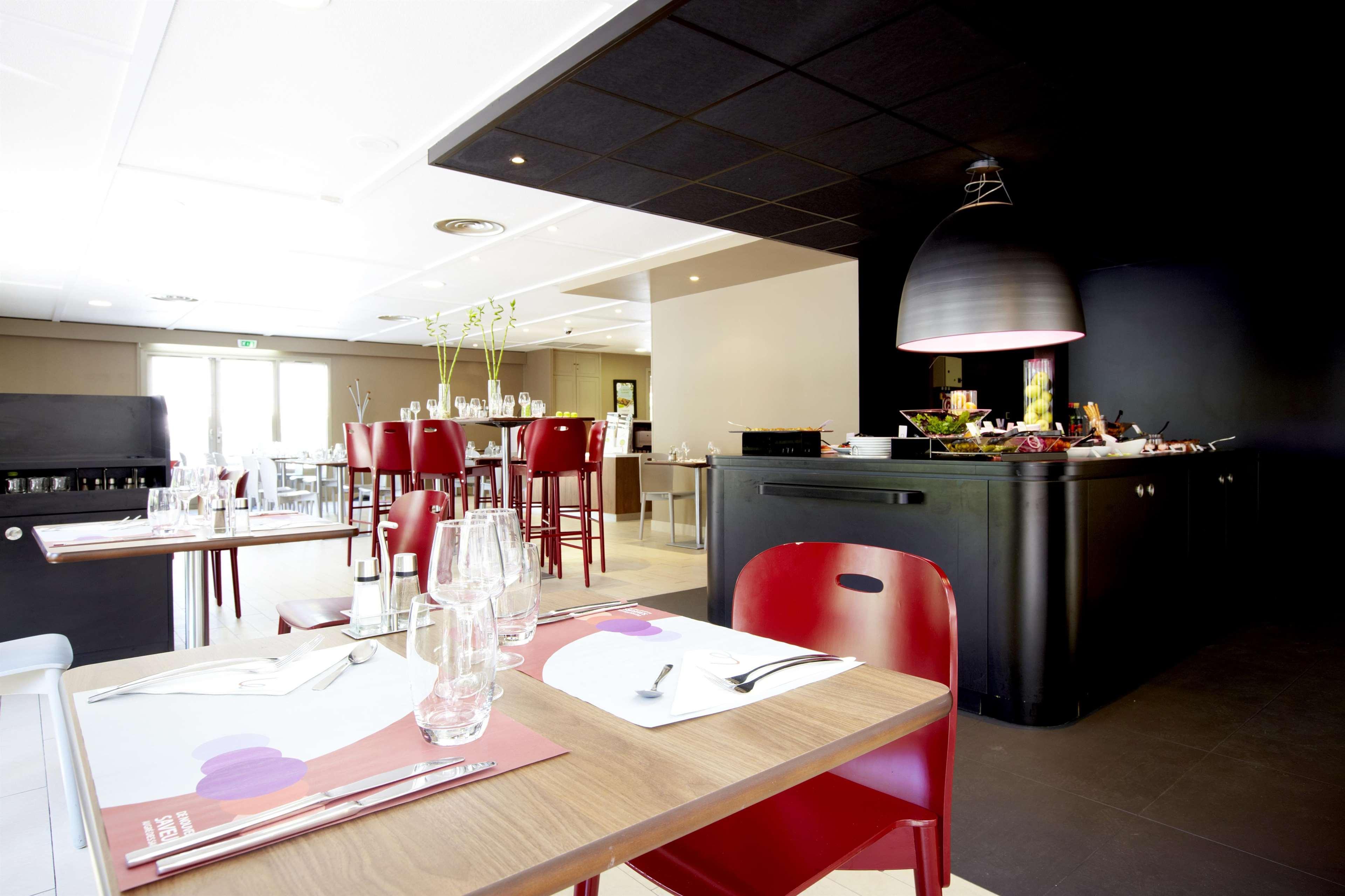 Kyriad Direct Marseille Est La Valentine La Penne-sur-Huveaune Restauracja zdjęcie
