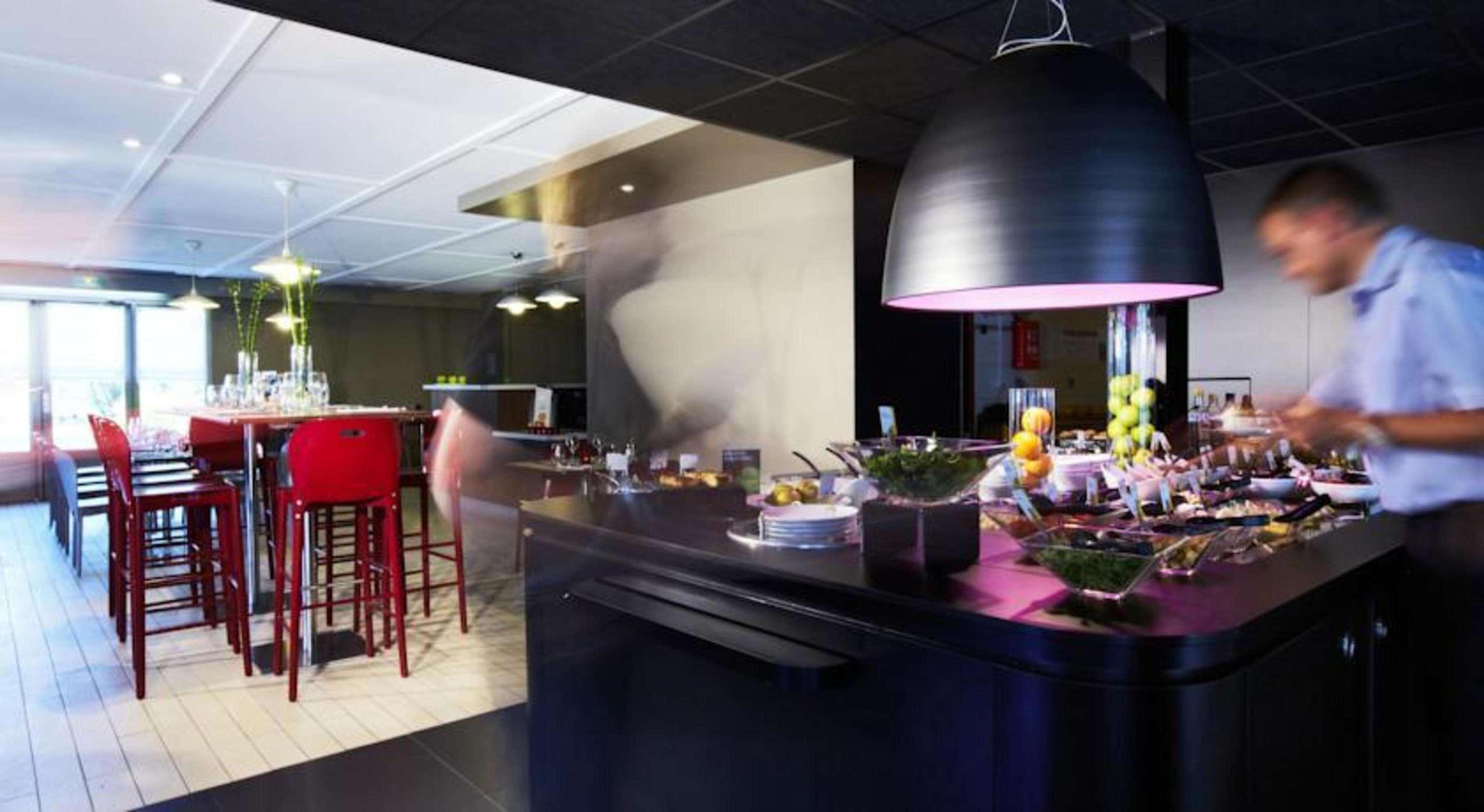 Kyriad Direct Marseille Est La Valentine La Penne-sur-Huveaune Zewnętrze zdjęcie