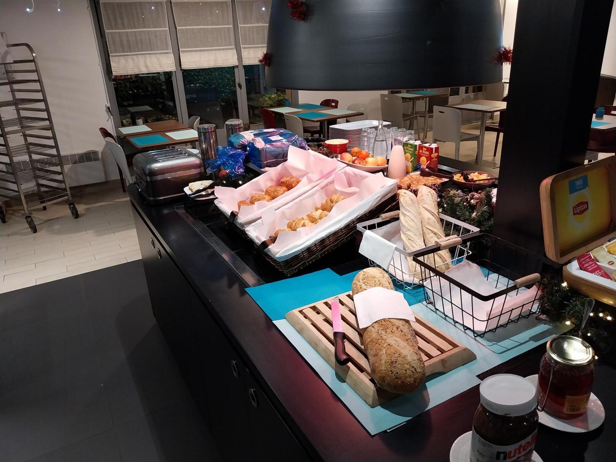 Kyriad Direct Marseille Est La Valentine La Penne-sur-Huveaune Zewnętrze zdjęcie