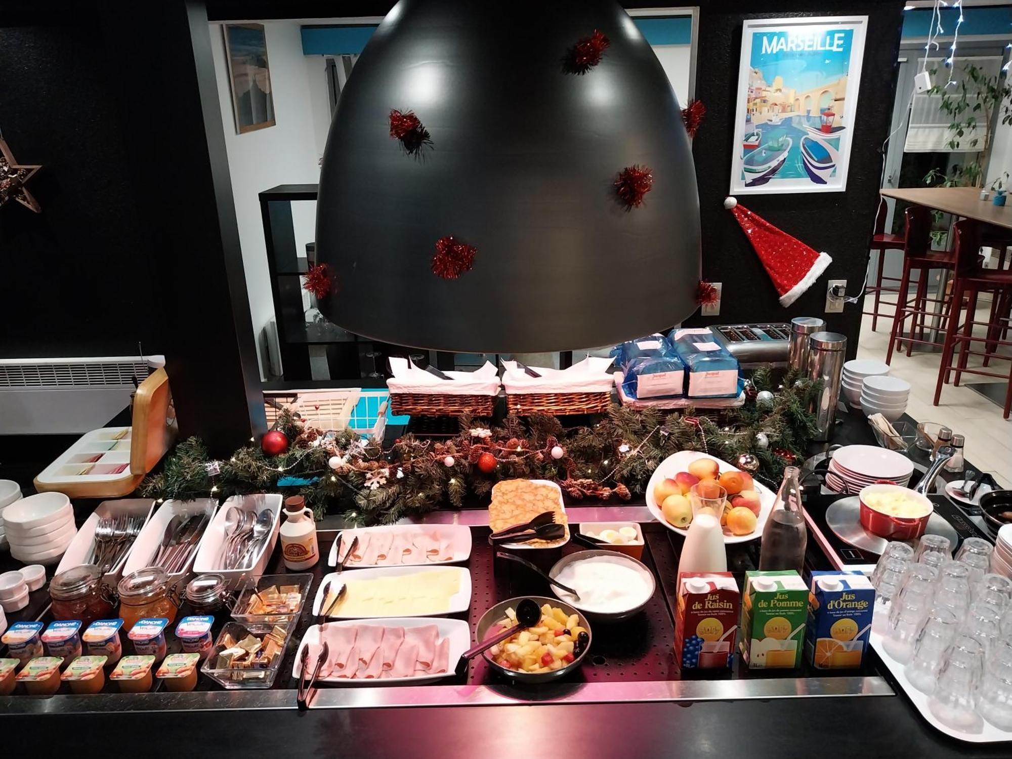 Kyriad Direct Marseille Est La Valentine La Penne-sur-Huveaune Zewnętrze zdjęcie