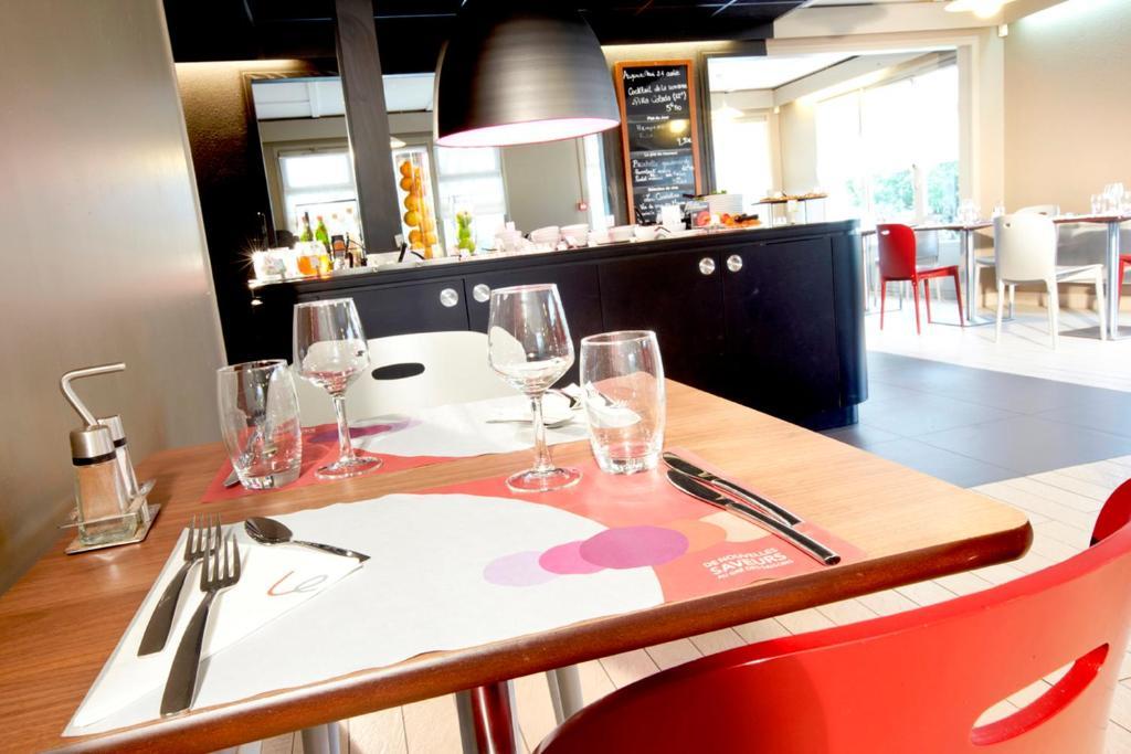 Kyriad Direct Marseille Est La Valentine La Penne-sur-Huveaune Zewnętrze zdjęcie